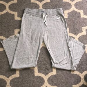 Grey women’s nike sweatpants